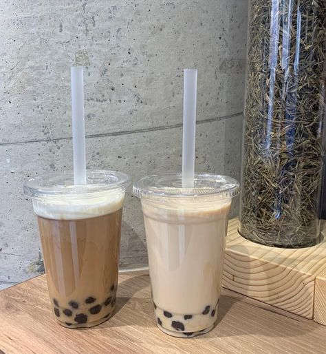 Aesthetic Boba, Boba Aesthetic, Korean Drinks, Tea Aesthetic, Bubble Tea Boba, Aesthetic Drinks, Boba Drink, Bubble Milk Tea, Milk Shakes