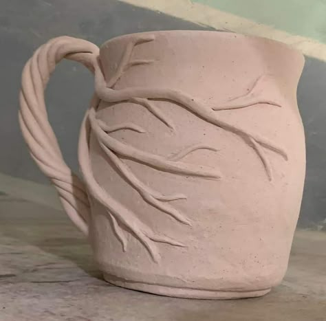 Clay Mug Inspiration, Coil Mug Ceramics Ideas, Slab Cup Ideas, Clay Cup Ideas Mugs, Hand Built Pottery Cups, Ceramic Cup Handles, Slab Mugs Ceramics, Pottery Mug Handles Ideas, Hand Built Cups