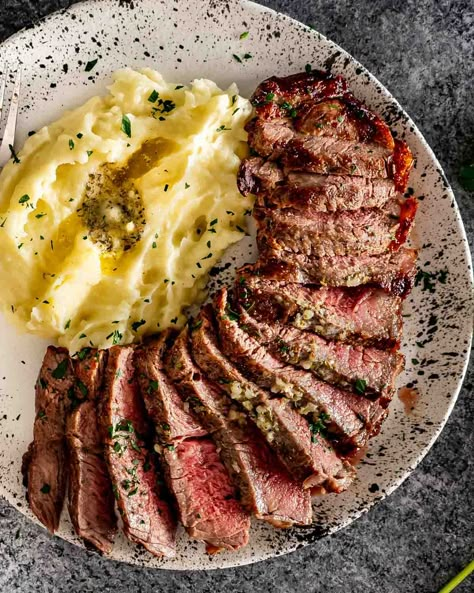 This immensely quick and simple recipe for making Air Fryer Steak With Garlic Butter will no doubt be a huge hit for any meat lover. #airfryer #steak #garlicbutter #recipes Reheat Steak, Air Fryer Steaks, Steak Recipes For Dinner, Airfryer Steak, Steak In Air Fryer, Steak Air Fryer, Steak With Garlic Butter, Marinade Steak, Steak On Stove