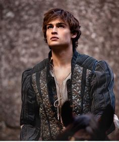 romeo and juliet 2013 douglas booth - Google Search Douglas Booth Romeo, Romeo I Julia, Rabastan Lestrange, Douglas Booth, Royalty Aesthetic, Royal Aesthetic, Young Prince, Mötley Crüe, Fantasy Aesthetic