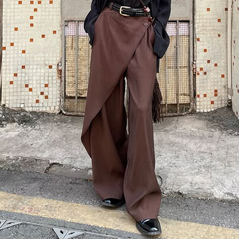 How To Style Cargo Pants Women, Korean Pants, Oversize Outfit, Gender Fluid Fashion, Drape Pants, Mens Clothing Store, Long Trousers, Japanese Vintage, Pants For Men