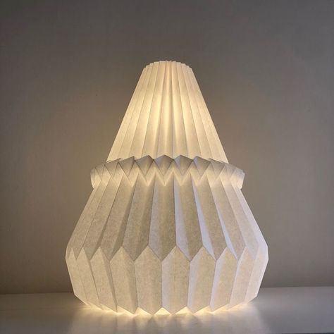 Paper Light Shades, Origami Lamps, Leather Lamp, Eco Friendly Interior Design, Origami Lights, Origami Home Decor, Origami Lampshade, Folding Structure, Paper Lamps