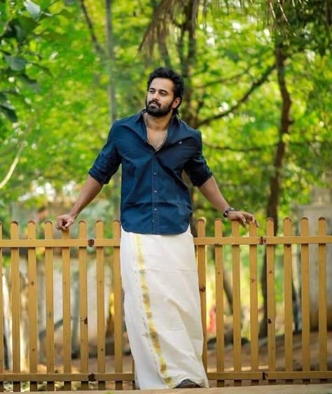 Mundu Kerala Men Poses, Panche Shirt For Men, Dhoti Photoshoot Men, Pongal Outfit Ideas Men, Lungi Mens Indian Wedding, Pancha Outfits Men, Onam Poses For Men, Kurtha Mundu Kerala Style For Men, Lungi Poses Men