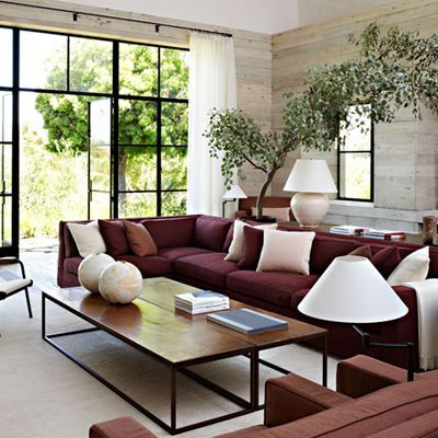 Decorating a neutral living room, with a maroon couch Burgundy Sofa Living Room, Burgundy Couch Living Room, Maroon Couch, Burgundy Couch, Burgundy Sofa, Burgundy Living Room Decor, Burgundy Sofas, Burgundy Living Room, Atelier Am