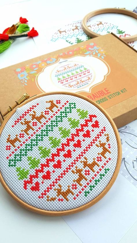 Cross Stitch First Christmas, Modern Christmas Cross Stitch, Small Christmas Cross Stitch Patterns, Cross Stitch Christmas Patterns, Christmas Cross Stitch Patterns, Christmas Fair Isle, Christmas Fair Ideas, Cross Stitch Pattern Christmas, Holiday Cross Stitch Patterns