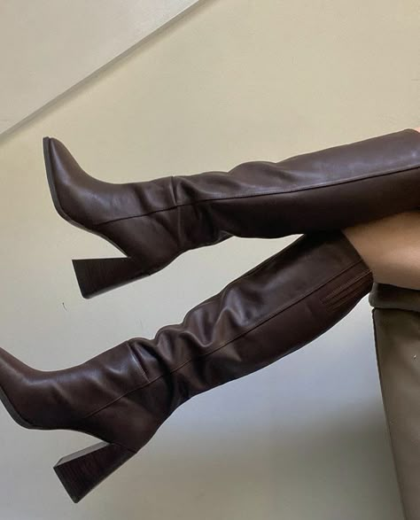 Dr Shoes, Aesthetic Shoes, Shoe Inspo, Mode Inspo, Brown Aesthetic, Pretty Shoes, Dream Shoes, Shoe Game, Cute Shoes