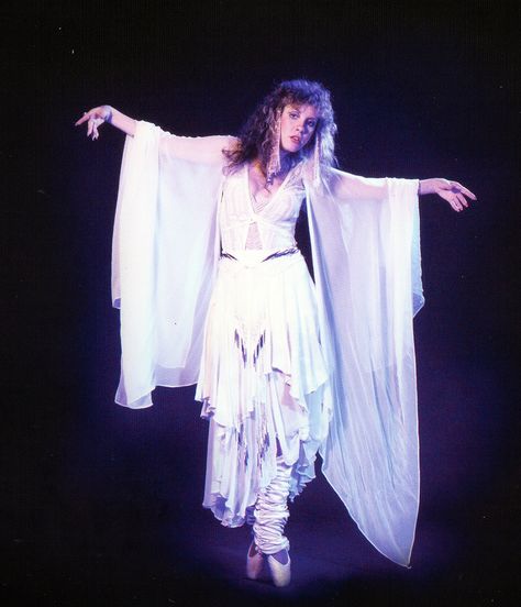 Stevie Nicks, photo by HWIII Stevie Nicks Inspired Photoshoot, Stevie Nicks Whimsigoth, 70s Stevie Nicks Outfits, Stevie Nicks Performing, Stevie Nicks Flowy Dress, Stevie Nicks Clothes, Stevie Nicks Christmas, Stevie Nicks Outfits Inspiration 70s, Steve Nicks Outfit