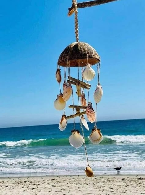 Sea Shell Wind Chime, Carillons Diy, Beach Room Decor, Shell Wind Chimes, Surf Room, Ocean Room, Art Coquillage, Beachy Room, Shell Crafts Diy