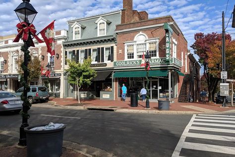 Holiday Road Trip, Holiday Lights Display, Fredericksburg Virginia, Small Town America, Virginia Travel, Old Town Alexandria, Fredericksburg Va, Colonial America, Vacation Days