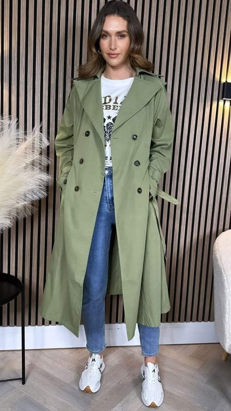 Khaki Trench Coat Outfit, Casual Trench Coat Outfit, Khaki Trench Coat, Green Trench Coat, Simple Summer Dresses, Trench Coat Outfit, Diy Clothes And Shoes, Outfits With Converse, Coat Outfit