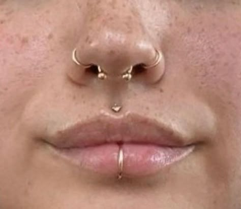 Bijoux Piercing Septum, Face Piercings, Cool Ear Piercings, Pretty Ear Piercings, Cool Piercings, Facial Piercings, Piercing Inspo, Cute Piercings, Jewelry Piercing