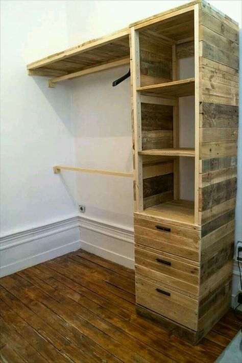 Pallet Closet, Corner Closet, Partition Walls, Cabinets Doors, Pallet Projects Furniture, Pallet Sofa, Wooden Pallet Projects, Pallet Crafts, Diy Closet