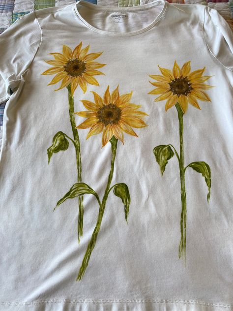 T Shirt Hand Painting Ideas, Clothes Painting, Cloth Painting, Shirt Painting, Painting Night, Tshirt Painting, Hand Painted Dress, T Shirt Painting, All Ideas