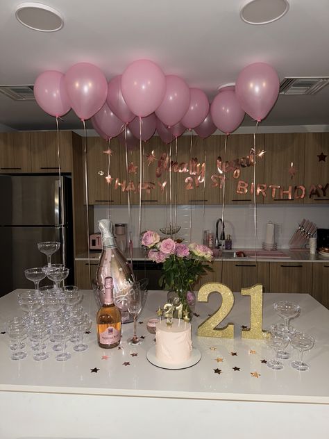 College Apartment 21st Birthday Party Birthday Setup Ideas At Home, Summer Bday Theme Ideas, Birthday Party Set Up, Birthday Outfit Photoshoot Ideas, Birthday Party Ideas Pink, 21 Bday Ideas, Outfit Photoshoot Ideas, Food Birthday Party, Photoshoot Ideas Birthday