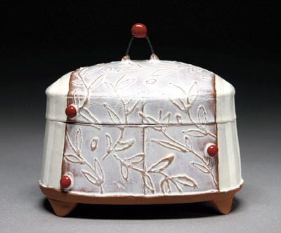 I've been great admirer of Liz Zlot Summerfield's work since I first saw it a few years back. Perhaps it's because she draws her inspiration from Ceramic Boxes With Lid, Ceramic Arts Daily, Clay Box, Ceramic Supplies, Ceramic Box, Ceramic Glaze Recipes, Ceramic Boxes, Hand Building, Hand Built Pottery