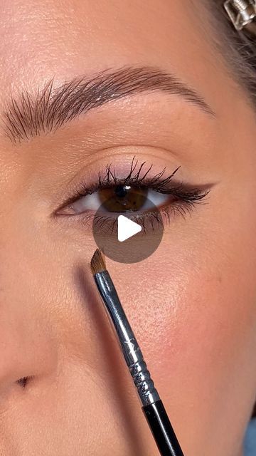 How To Eyeliner With Eyeshadow, Tutorial On Eyeliner, Modern Eyeliner Looks, Eyeshadow As Eyeliner Looks, Modern Eye Makeup, Simple Everyday Eyeliner, Modern Smokey Eye Makeup, Bright Eye Makeup Natural, Everyday Eyeliner Tutorial