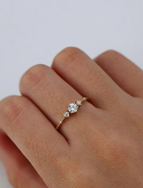 Cute Promise Rings, Minimalist Wedding Rings, Vintage Gold Engagement Rings, Cute Engagement Rings, Yellow Engagement Rings, Ring Inspo, Simple Engagement Rings, Engagement Ring White Gold, Morganite Engagement