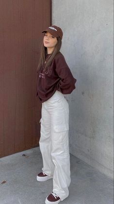 150 Cm Girl, White Cargo Pants Outfit Winter, Cargo Outfits Women, White Cargo Pants Outfit, Casual College Outfits, Everyday Fashion Outfits, Casual Day Outfits, Elegante Casual, Quick Outfits