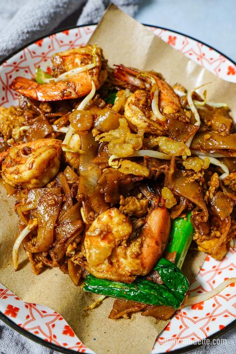 Kway Teow Recipe Stir Fry, Char Kway Teow Recipe Singapore, Fried Kway Teow Recipe, Singapore Fried Noodles, Char Keow Teow Recipe, Malaysian Drinks, Char Kway Teow Recipe, Asian Brunch, Singaporean Recipes