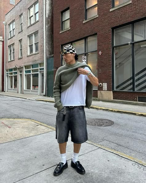 Fits of the Week Sharing the top community outfits of the week. #highstreetvision Baggy Jorts Outfit Idea, Streetwear Fashion Boys, Baggy Shorts Outfit, Mens Outfits Streetwear, Men Streetwear Outfits, Loafers Men Outfit, Jordan Pictures, Dress Shorts Outfit, Vacation Outfits Men