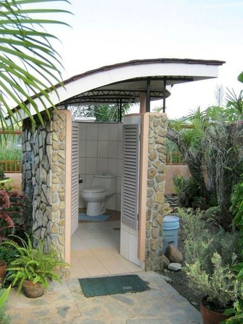 Outdoor Pool Bathroom Ideas, Outdoor Bathroom Design Ideas, Outdoor Pool Bathroom, Outside Toilet, Outdoor Bathroom Design, Outdoor Toilet, Outdoor Showers, Pool Bathroom, Outdoor Bathroom