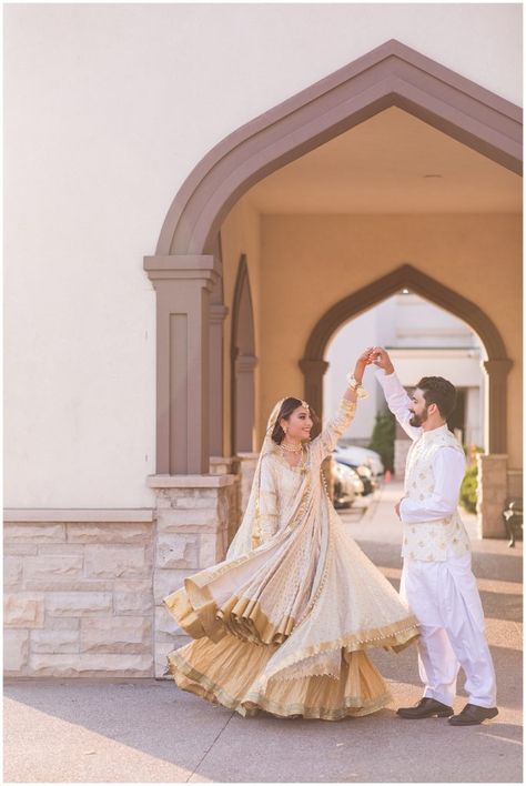 Desi Wedding Aesthetic, Pakistani Nikkah, Nikkah Photography, Bride Groom Photoshoot, Pakistani Wedding Photography, Muslim Wedding Photography, Indian Wedding Poses, Bridal Photography Poses, Wedding Photoshoot Props