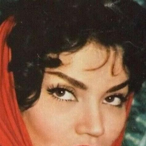 Chelo Alonso Style, Vintage Mexican Photos, Cuban Aesthetic, Italian Mob Wife Aesthetic, Carmen Aesthetic, 1950's Makeup, Spanish Golden Age, Mexican Makeup, Brazil And Argentina