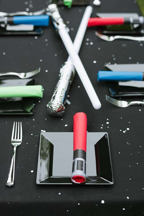 Star table cloth, black plates, colored napkins, light saber centerpiece Star Wars Table, Star Wars Party Decorations, Star Wars Themed Birthday Party, Star Wars Birthday Party Ideas, Birthday Star Wars, Star Wars Baby Shower, Star Wars Party Ideas, Star Wars Decor, Star Wars Cake