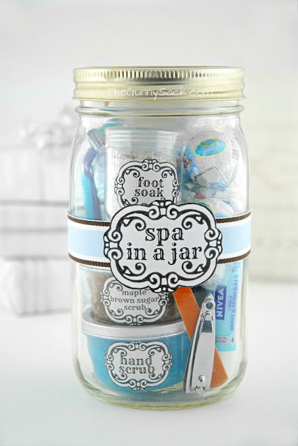 Wendi Hamel via thegunnysack.com Spa In A Jar ~ DIY Valentine's Day Gift In A Jar Spa In A Jar, Saint Valentin Diy, Valentines Bricolage, Gifts In A Jar, Diy Spa, Mason Jar Gifts, Jar Ideas, Navidad Diy, Jar Diy