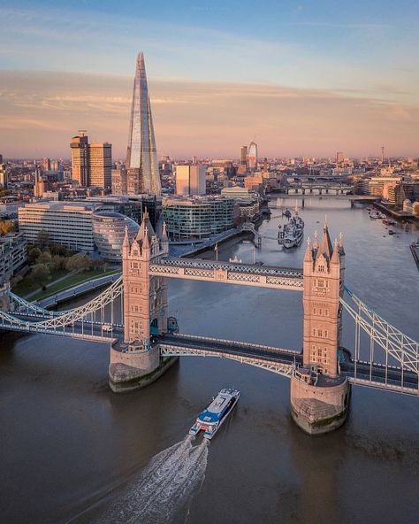 🇬🇧 #TowerBridge || #ThisIsLondon ❤ 🇬🇧 ======================================== 🔵@London 🔴 @Instagram 🔵 @Beautifuldestinations 🔴… Highgate Cemetery, Kentish Town, London Tours, London Skyline, Destination Voyage, London Town, London Instagram, London Photography, London Love