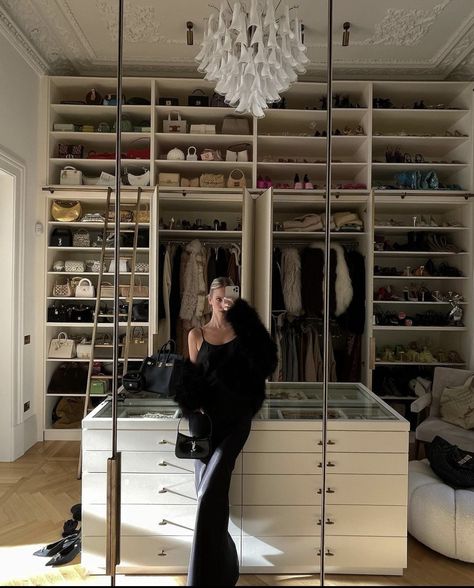 via womanslook instagram Dream Closet Design, Leonie Hanne, Luxury Closets Design, Dream Vision Board, Closet Room, Life Vision Board, Luxury Lifestyle Dreams, Dream House Rooms, Walk In Wardrobe