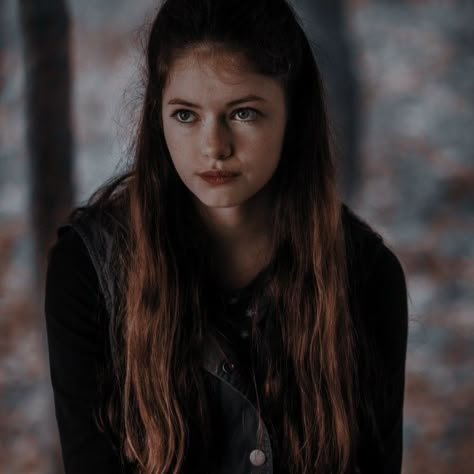 Ethereal Definition, Supernatural Oc, Renesmee Cullen, Stephanie Meyers, Book Face Claims, School Romance, Twilight Vibes, High School Romance, Emily Browning