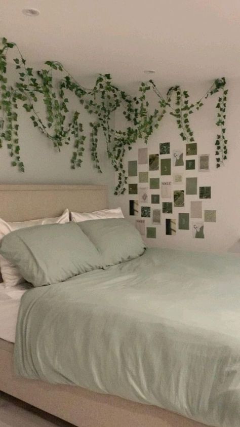 Green Room Athstetic, Sage Green Room Decor Ideas, Room Inspo Minimalist Sage Green, Sage Green Coquette Room, Green Aesthetic Bedroom Ideas, Sage Green Room Ideas, Korean Bedroom Aesthetic Green, Sage Green Bedroom Aesthetic Indie, Sage Green And Grey Bedroom