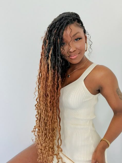 Ombre Goddess Faux Locs, Highlight Faux Locs, Ombre Boho Locs, Two Tone Faux Locs, Goddess Locs With Color, Ombré Faux Locs, Goddess Faux Locs With Color, Blonde Boho Locs, Faux Locs With Color