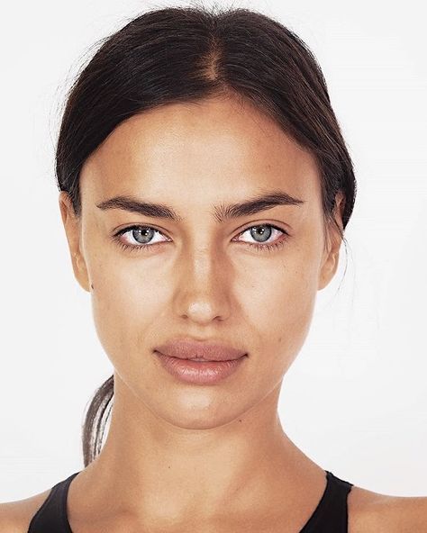 Irina Shayk U.K on Instagram: “@irinashayk ❤️ #irinashayk #irinashaykstyle #irinashaykonline #supermodel #supermodeloftheyear #supermodelstatus #model #fashionaddict…” Irina Shyak, Irina Shayk Style, Estilo Kylie Jenner, Hot Hair Styles, Model Face, Top Models, Irina Shayk, Maquillaje De Ojos, Look Fashion