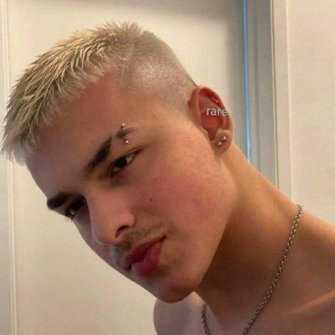 Eyebrow Piercing Men, Eyebrow Piercing Jewelry, Men's Piercings, Cool Piercings, Candy Necklaces, Eyebrow Piercing, E Tattoo, Piercing Ring, Jewelry Lookbook