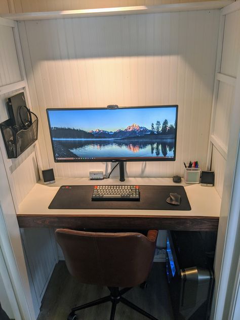 Gaming Setup For Small Space, Gaming Room In Closet, Small Gaming Pc Setup, Pc Gaming Setup Small Space, Closet Gaming Room, Gaming Closet Setup, Gaming Room Setup Small Space, Tiny Gaming Room Ideas, Gaming Setup In Closet