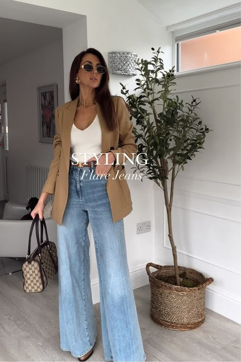 Blazer Jean Outfits Women, How To Dress Up Casual Outfits, Twill Blazer Outfit, Jean Blazer Outfits For Women, Tan Blazer And Jeans Outfit, Fall Blazer Outfits For Women Casual, Blazer With Flare Jeans, Fall Looks For Women Outfit Ideas 2024, Washington Dc Style Outfits