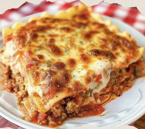 Meat Lovers Pizza Casserole, Meat Feast Pizza, Funfetti Cookie Recipe, Easy Cooking Ideas, Baked Cream Cheese Spaghetti, Pizza Crust Dough, Cooking With Ground Beef, Tater Tot Casserole Recipes, Meat Lovers Pizza