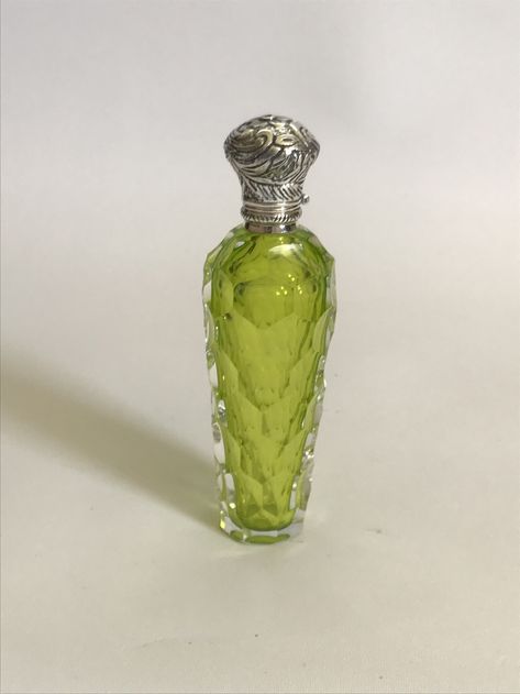 A GORGEOUS ACID GREEN VICTORIAN SILVER MOUNTED SCENT BOTTLE Green Objects, Green Perfume, Koleksi Parfum, Magic Bottles, Green Glass Bottles, Antique Bottle, Beautiful Perfume Bottle, Antique Perfume Bottles, Beautiful Perfume