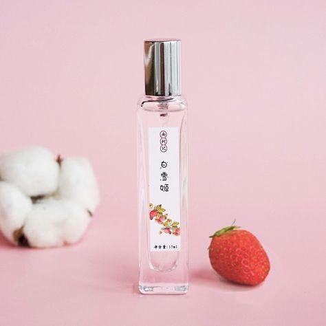 Strawberries And Cream Perfume, Strawberry Vanilla Perfume, Strawberry Milk Perfume, Perfume Strawberry, Strawberry Products, Strawberry Perfume, Fruit Perfumes, Small Perfume, Cream Perfume