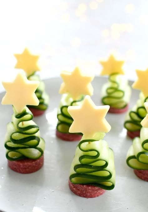 Cheese Christmas, Candle Decorations, Decorações Com Comidas, Party Food Platters, Easy Food Art, Christmas Food Dinner, Christmas Brunch, Xmas Food, Festive Treats