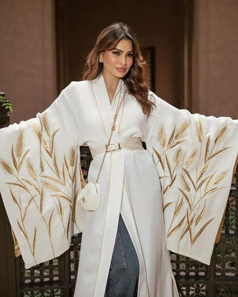 Kimono Sleeves Dress, Ramadan 2025 Fashion, Ramadan Kimono, Kimonos Outfits, Kimono Dress Outfit, Modern Kimono Fashion, Ramadan Style, Ramadan Outfits, Linen Abaya