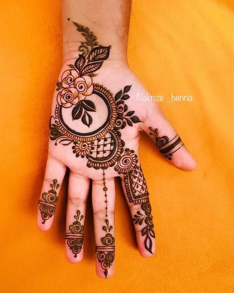 Baby Mehandi, Mehendi Designs For Kids, Beautiful Simple Mehndi Design, Front Mehndi, Simple Mehendi, Front Mehndi Design, Simple Arabic Mehndi Designs, Mehndi Designs Fingers, Henna Tattoo Designs Hand