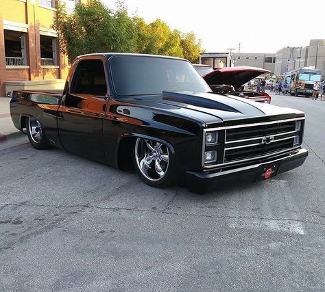 1984 Chevy Truck, Classic Cars Trucks Chevy, Mobil Mustang, Single Cab Trucks, Chevy Stepside, Chevy Trucks Silverado, Lowrider Trucks, Dropped Trucks, C10 Chevy Truck