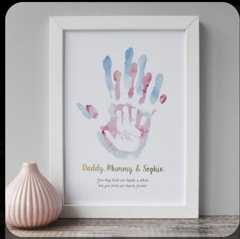 Handprint Art Kids, Perlengkapan Bayi Diy, Baby Footprint Art, Seni Resin, Idee Babyshower, Southern Baby, Baby Art Projects, Footprint Art, Baby Footprints