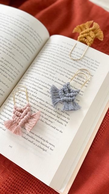 Macrame Magnets, Macrame Bookmark, Paperclip Bookmarks, Macrame Crochet, Modern Macrame, Macrame Decor, Macrame Ideas, Perfect Stocking Stuffers, Macrame Design