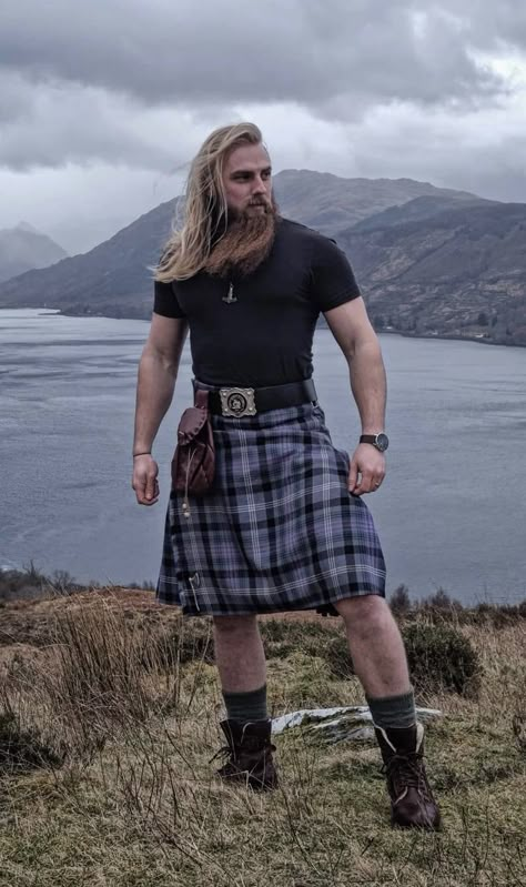 Kilt Men Fashion, Hot Scottish Men, Scottish Skirt, Scottish Men, Scotland Men, Modern Kilts, Guys In Skirts, Wool Tartan Fabric, Scottish Dress