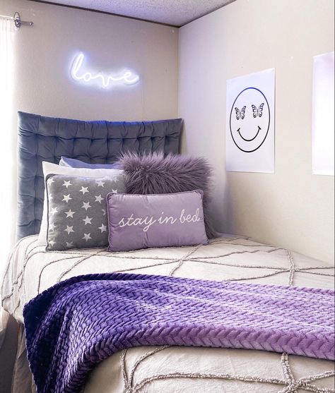 Lavender Gray Room Ideas, Dorm Room Inspiration Purple, Grey And Purple Dorm Room, Aqua Dorm Room Ideas, White And Purple Bedroom Aesthetic, Lavender And Grey Dorm Room, Lavender Dorm Room Ideas College, Dorm Room Decor Purple, Dorm Room Lavender