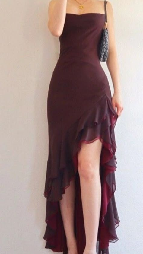 Burgundy Party Dress, Burgundy Party, Fest Outfits, 사진 촬영 포즈, Chique Outfits, Prom Dress Inspiration, Pretty Prom Dresses, Dream Dresses, Grad Dresses